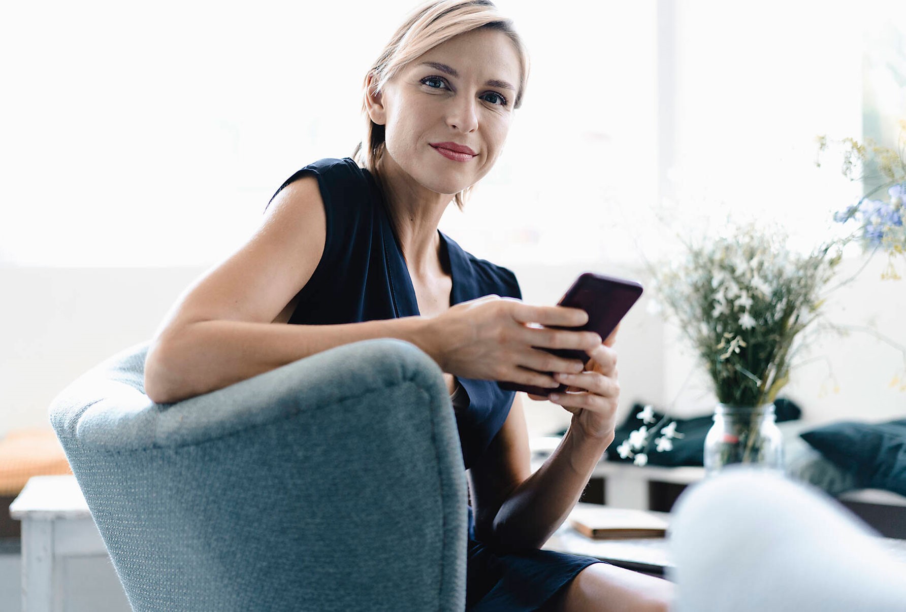 woman maiking a phone call